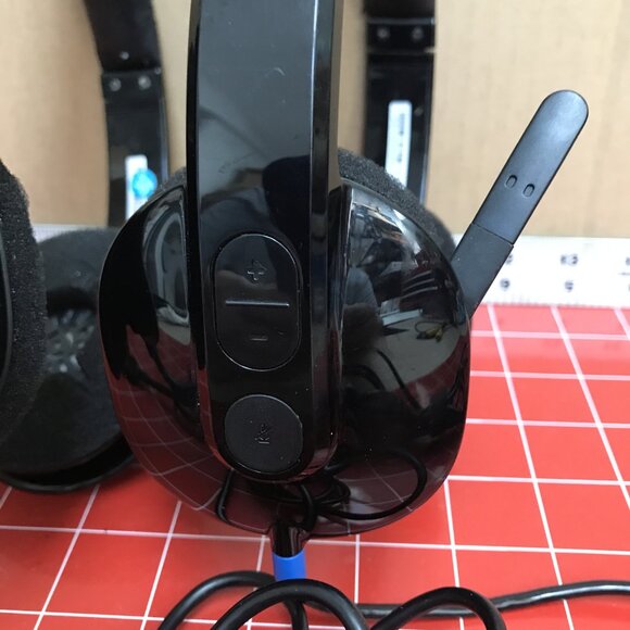 2 Logitech H540 USB Headsets - Picture 5 of 10